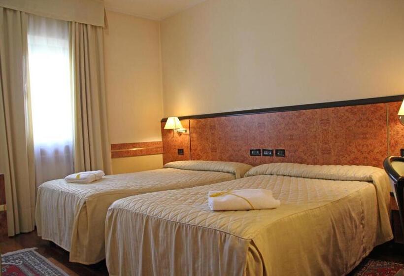 חדר סטנדרט לארבעה, Park Hotel Villa Leon D Oro