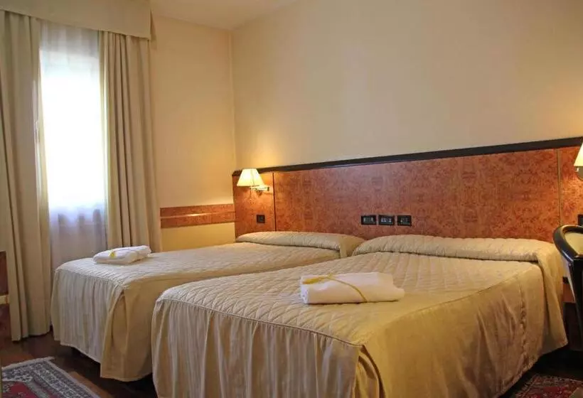 Standard Neljän Hengen Huone, Park Hotel Villa Leon D Oro