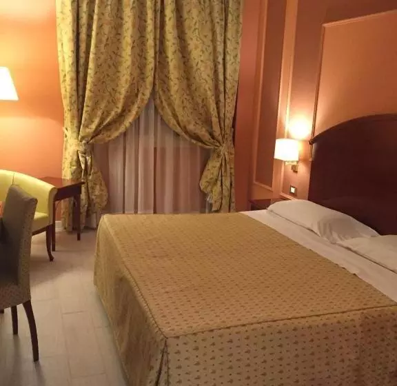 اتاق راحتی, Savoia Hotel Regency