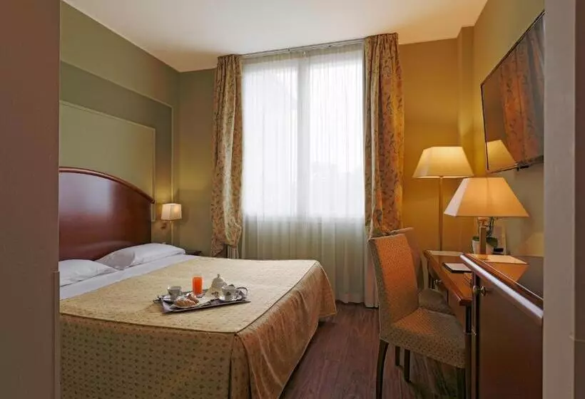 اتاق راحتی, Savoia Hotel Regency