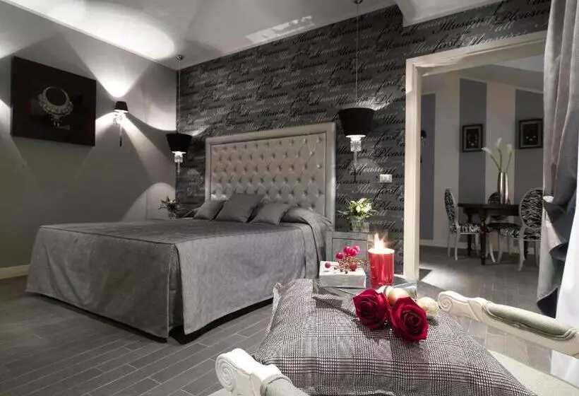 سوئیت با بالکن, Savoia Hotel Regency