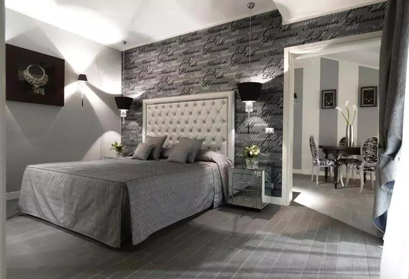 سوئیت با بالکن, Savoia Hotel Regency