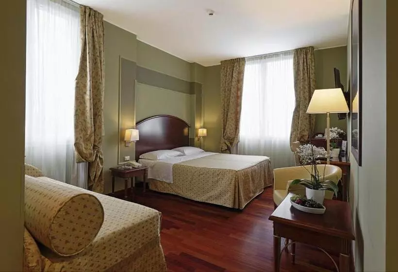 اتاق راحتی سه تخته, Savoia Hotel Regency