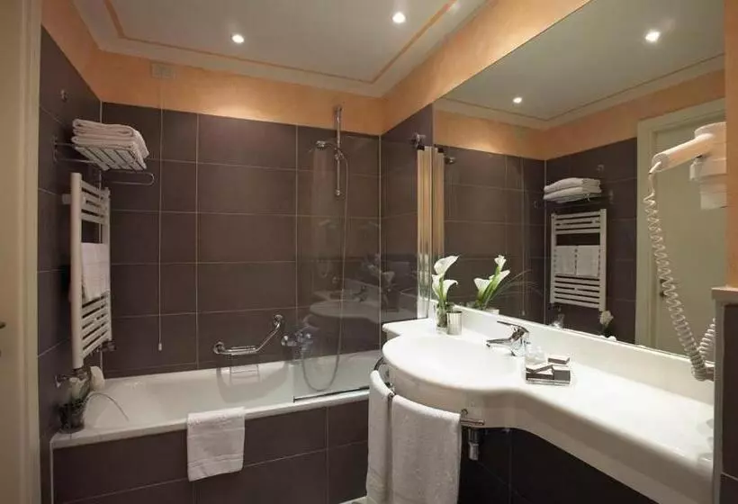 اتاق راحتی سه تخته, Savoia Hotel Regency