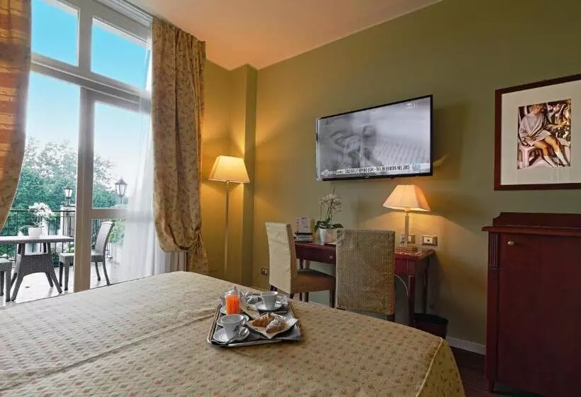 اتاق لوکس با بالکن, Savoia Hotel Regency