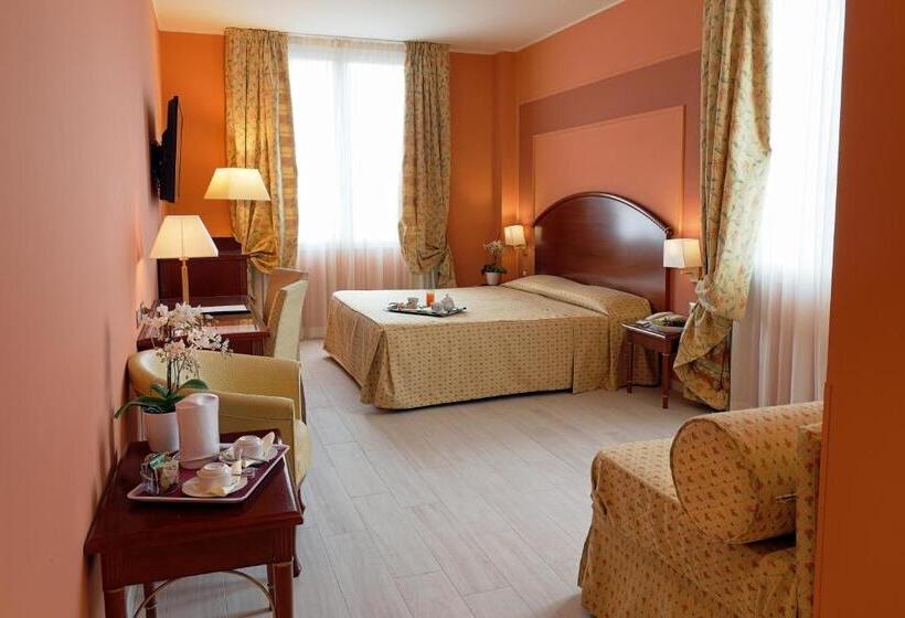 اتاق خانوادگی, Savoia Hotel Regency