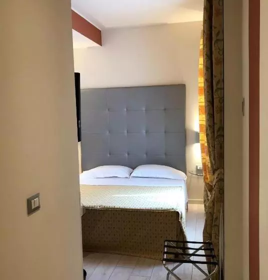 اتاق اکونومی, Savoia Hotel Regency