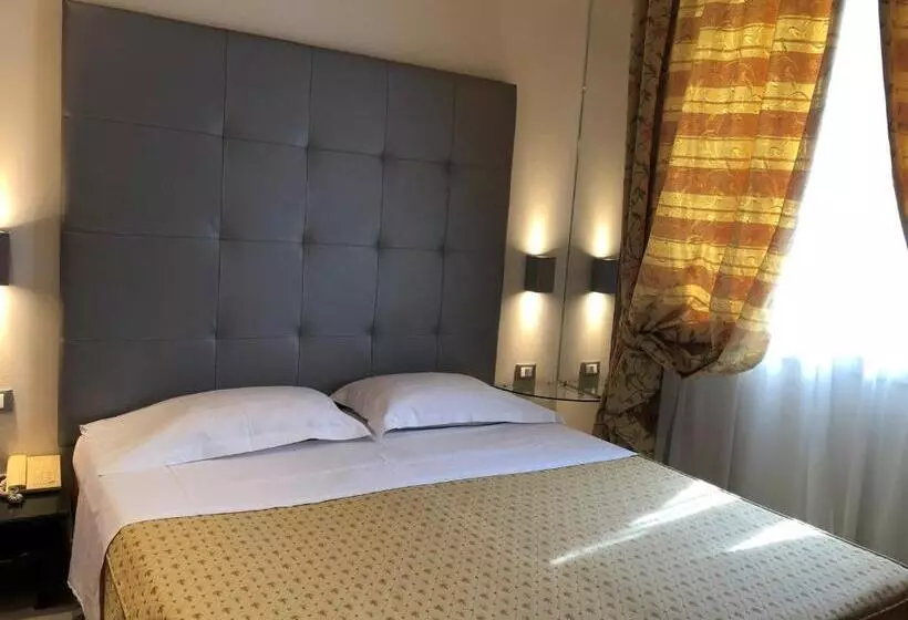 اتاق اکونومی, Savoia Hotel Regency