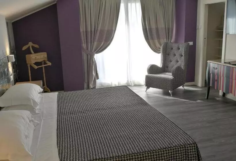 سوئیت پرزیدنت, Savoia Hotel Regency