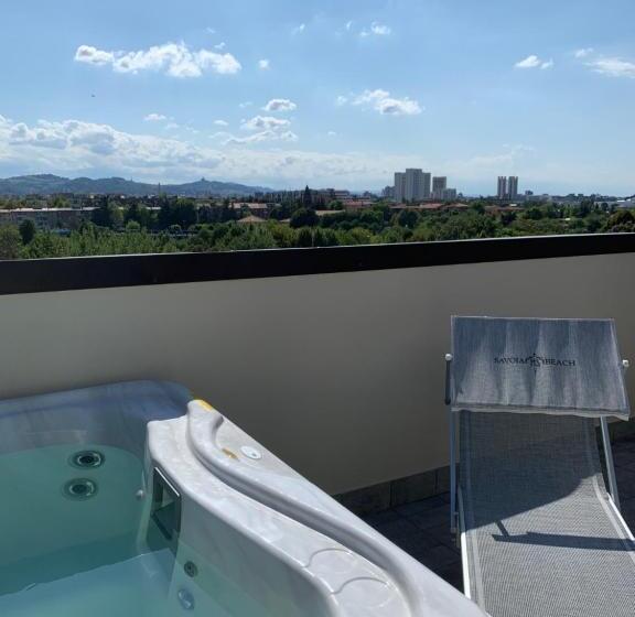 سوئیت پرزیدنت, Savoia Hotel Regency