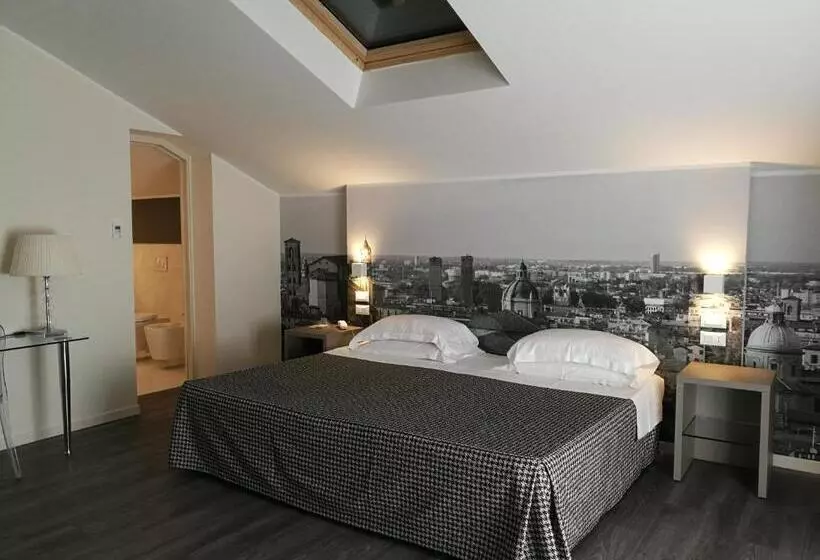 سوئیت پرزیدنت, Savoia Hotel Regency