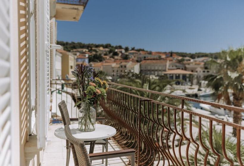 Полулюкс Вид на Море, Apoksiomen