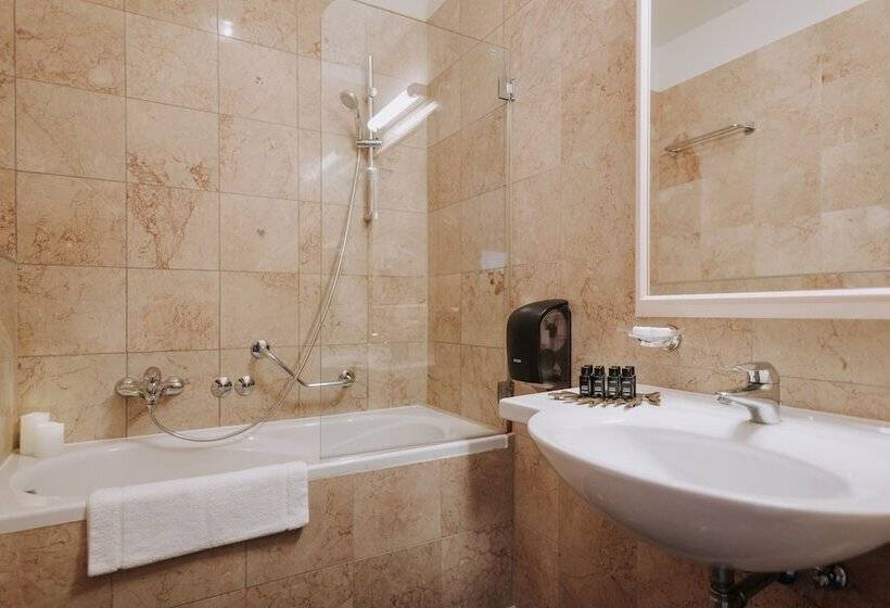 Семейный Номер, Apoksiomen