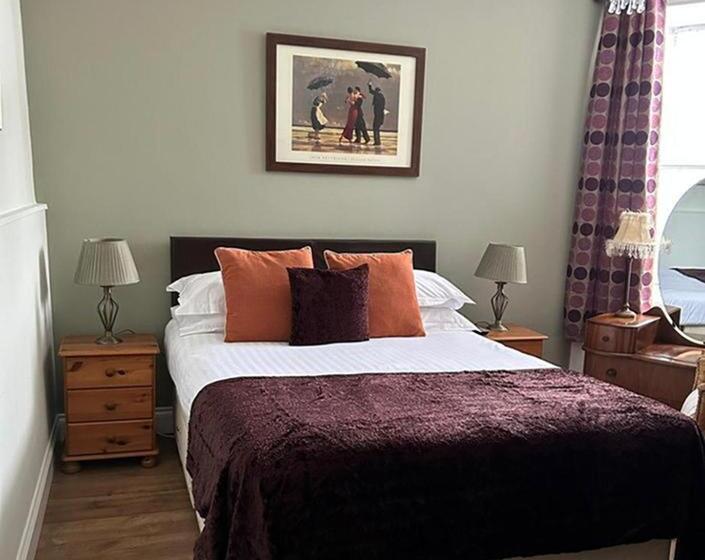 منزل غرفة نوم واحدة, Bridge Of Cally