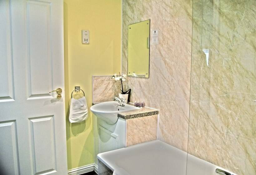 غرفة قياسية, Bridge Of Cally