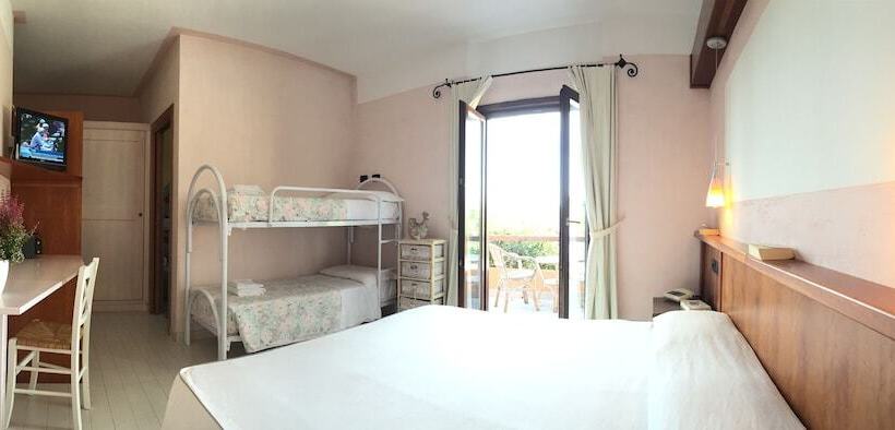 Четырехместный Номер Стандарт, Cala Reale