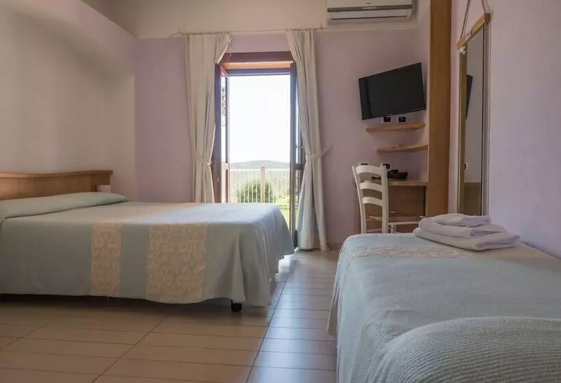 اتاق استاندارد سه نفره, Cala Reale