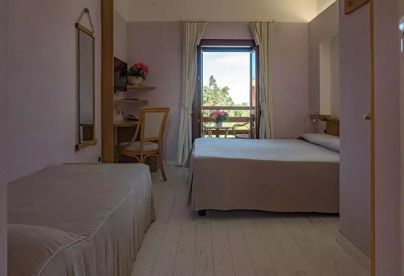 اتاق استاندارد سه نفره, Cala Reale