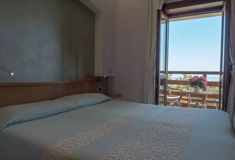 اتاق استاندارد با چشم‌انداز دریا, Cala Reale