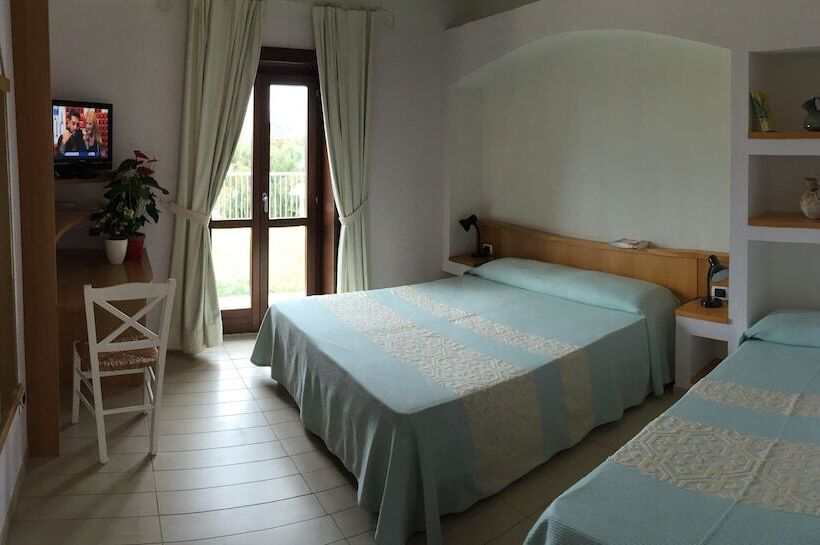 Triple Room Sea View, Cala Reale