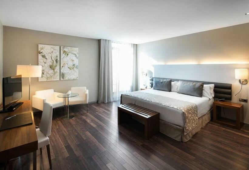 Полулюкс с Бассейном, Catalonia Ramblas 4* Sup