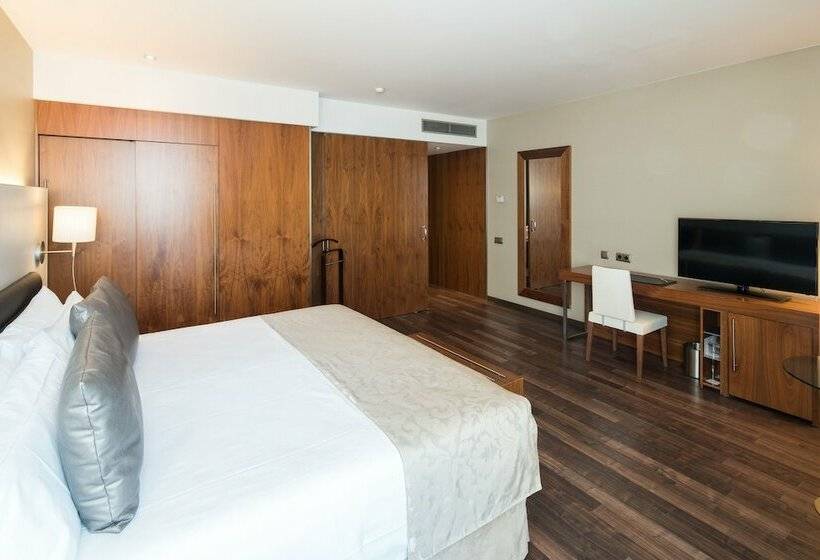 Полулюкс с Бассейном, Catalonia Ramblas 4* Sup