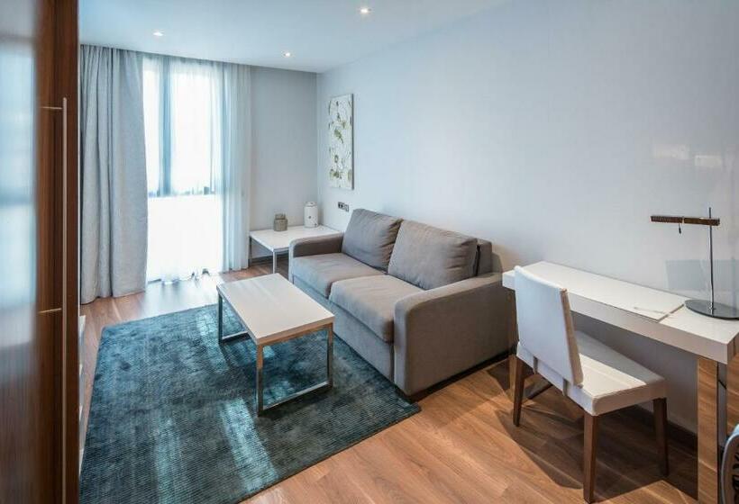 Люкс с Бассейном, Catalonia Ramblas 4* Sup