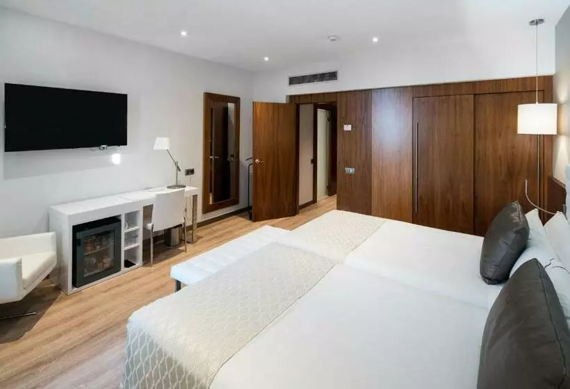 سوییت با استخر, Catalonia Ramblas 4* Sup