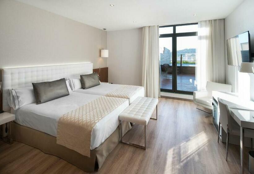 Люкс с Бассейном, Catalonia Ramblas 4* Sup