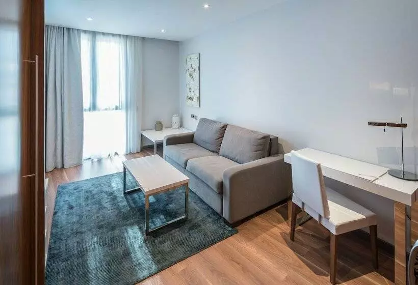 سوییت با استخر, Catalonia Ramblas 4* Sup