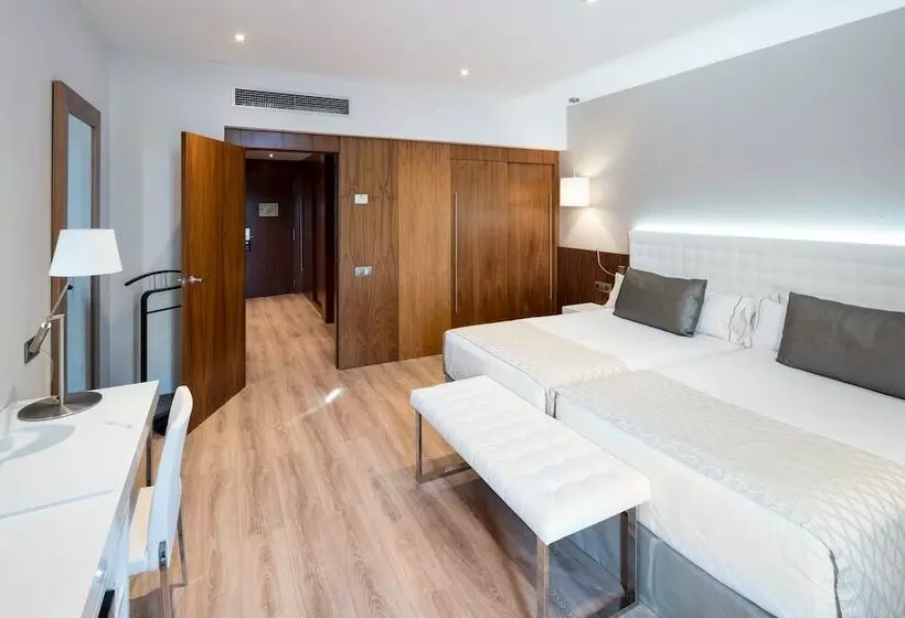 سوییت با استخر, Catalonia Ramblas 4* Sup