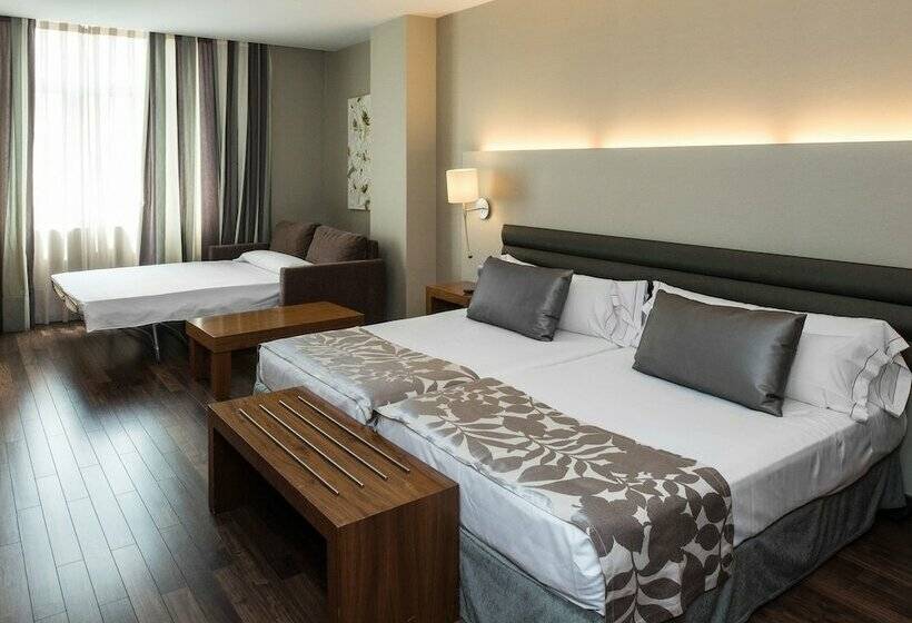 Семейный Номер, Catalonia Ramblas 4* Sup