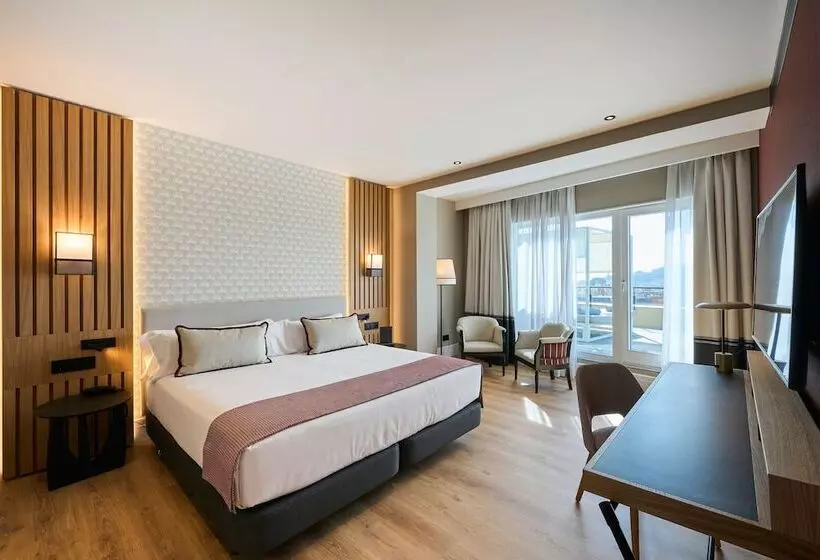 سوییت جونیور لوکس, Catalonia Ramblas 4* Sup