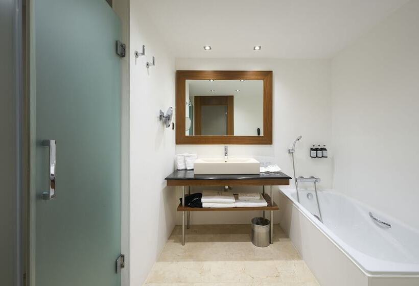 Номер Стандарт Трехместный, Catalonia Ramblas 4* Sup