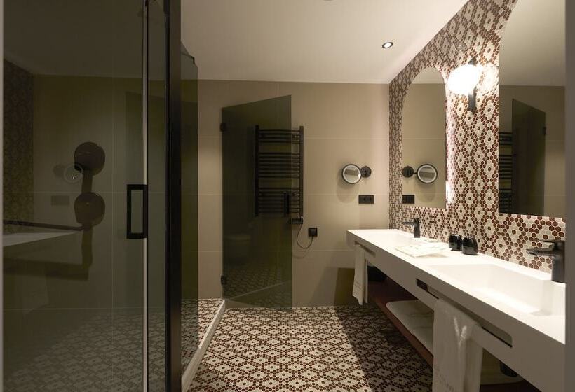 Premium room with terrace, Catalonia Ramblas 4* Sup