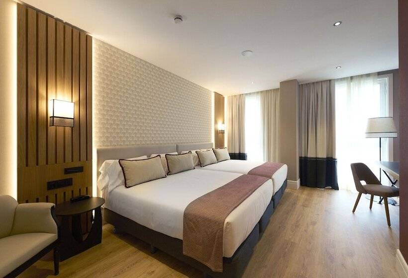 Номер Deluxe, Catalonia Ramblas 4* Sup
