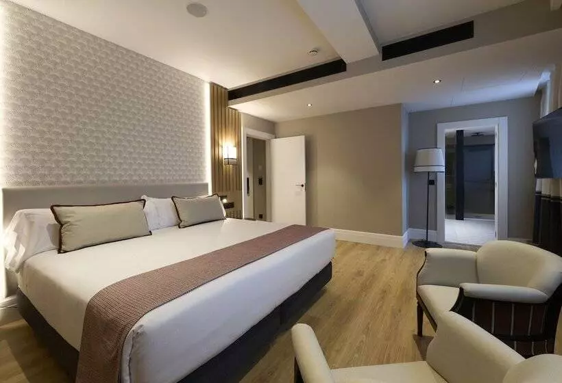 سوییت جونیور لوکس, Catalonia Ramblas 4* Sup