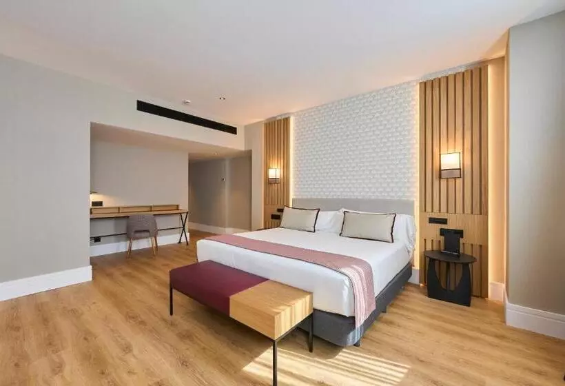 سوییت جونیور لوکس, Catalonia Ramblas 4* Sup