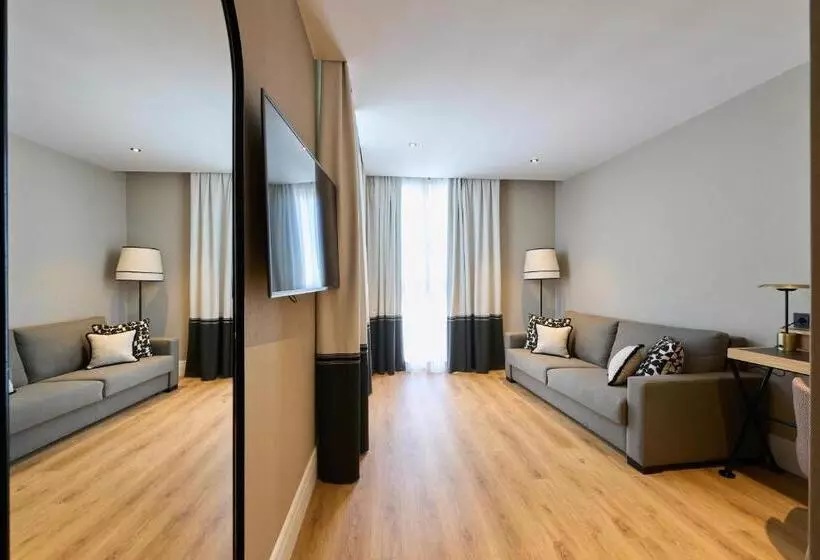 سوییت با استخر, Catalonia Ramblas 4* Sup