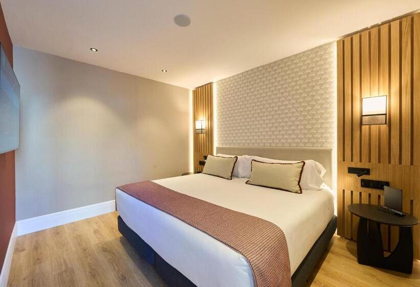 Люкс с Бассейном, Catalonia Ramblas 4* Sup