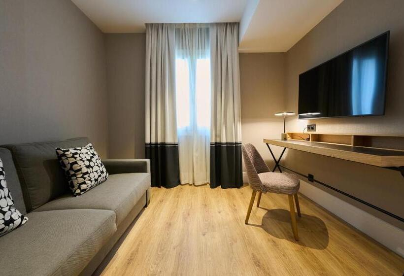 Люкс с Бассейном, Catalonia Ramblas 4* Sup