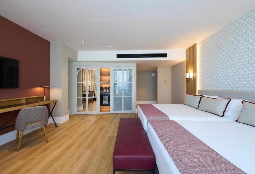 Premium room with terrace, Catalonia Ramblas 4* Sup
