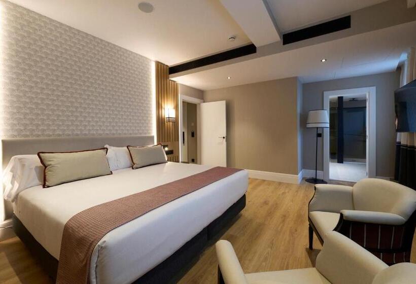 Полулюкс Deluxe с Видом, Catalonia Ramblas 4* Sup