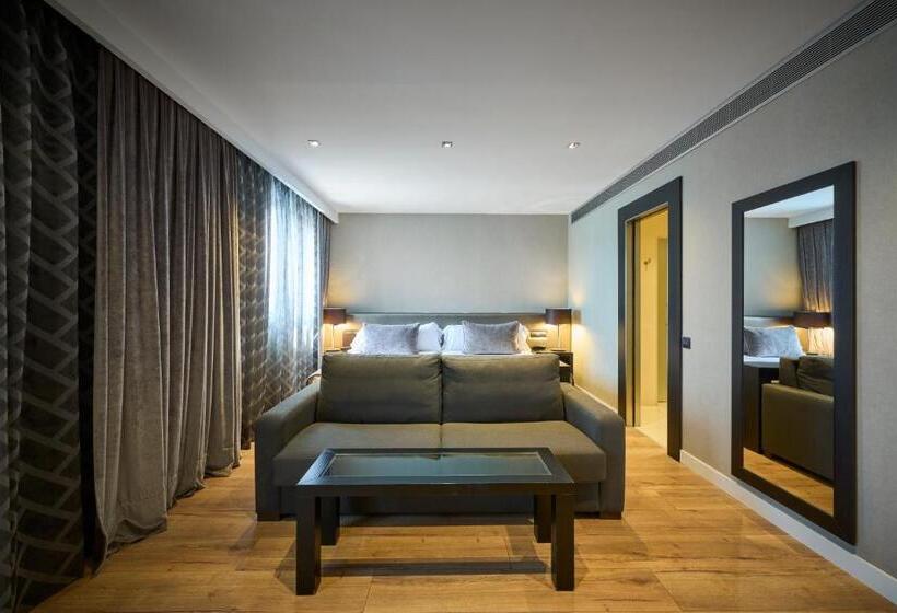 Полулюкс с Бассейном, Catalonia Ramblas 4* Sup