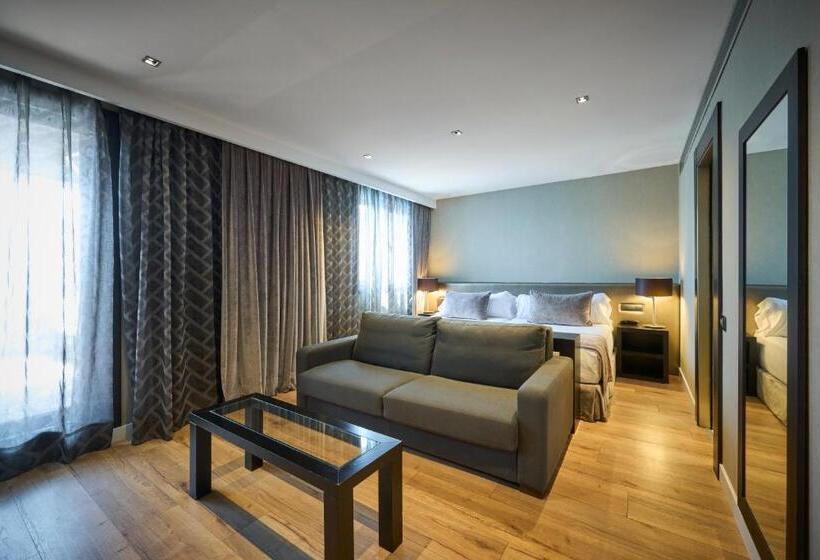 Полулюкс с Бассейном, Catalonia Ramblas 4* Sup