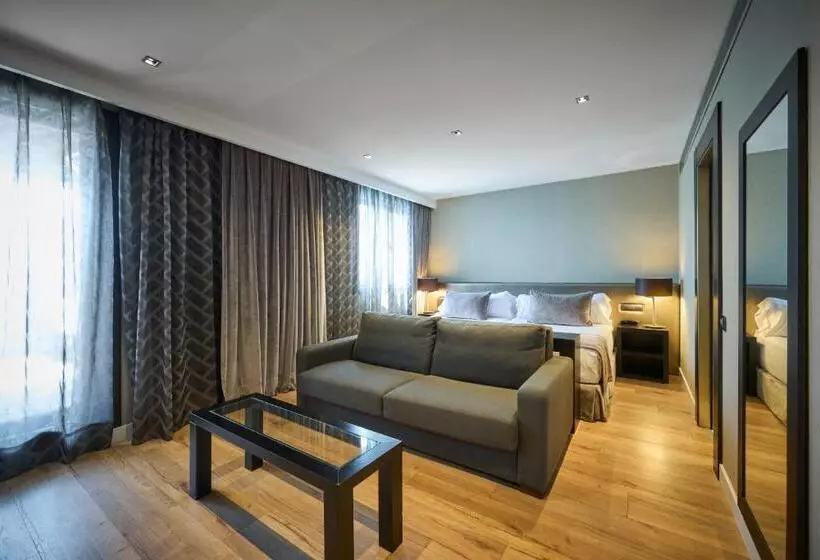 سوئیت جونیور با استخر, Catalonia Ramblas 4* Sup