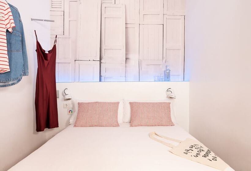 اتاق استاندارد, Chic & Basic Tallers Hostal