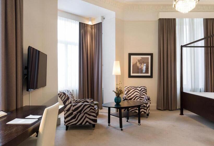 Полулюкс, Elite Hotel Knaust