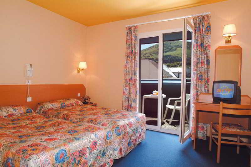 اتاق استاندارد, Gloria Et Avenue