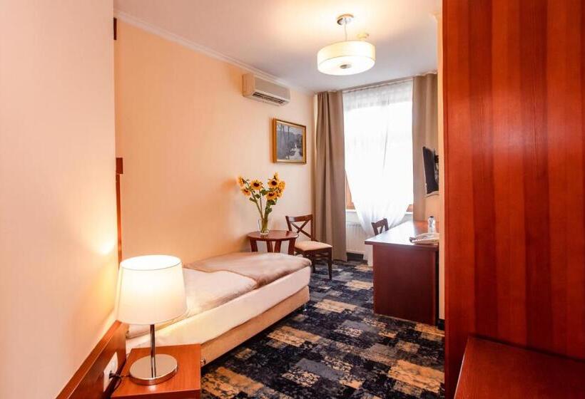 اتاق استاندارد یک نفره, Hubertus Rzeszów